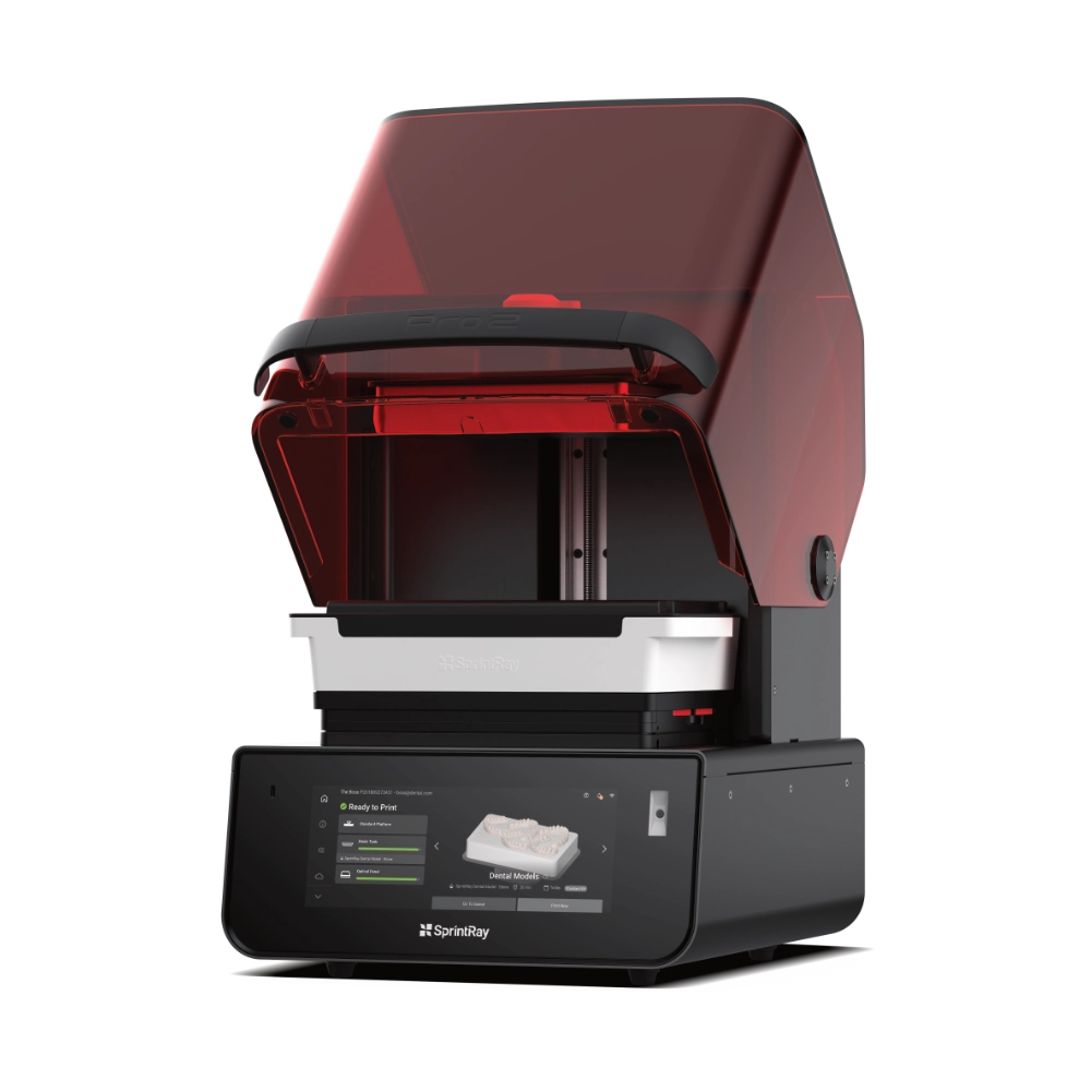 Vue de face de la nouvelle imprimante 3D Pro 2 avec le capôt ouvert de la marque SprintRay